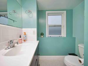 Affordable & Furnished Comfy Oakland Apt