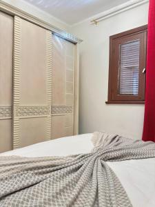 ALEX HOMES - Sidi Gaber Cozy Apartment with Direct Sea View - Families Only