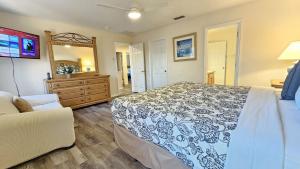8 miles to Disney, 20 miles to Universal, private pool, spa, washer, dryer, games room, gated