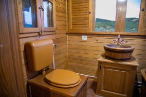 La roulotte, confort - chevaux & cuisine équipée