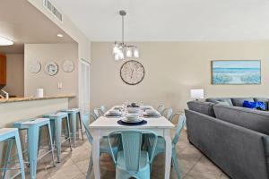 Beautiful 5th Floor Aqua Resort unit with direct Ocean Views, Sleeps 8!