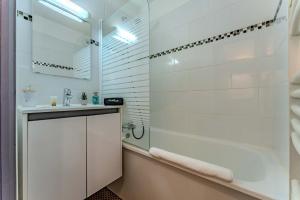 Modern 2BR Apartment for 6 - Ski-In Ski-Out Access, Rue Caron, Val Thorens