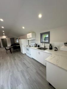 Cozy 4-Bedroom Cottage #1 in Innisfil