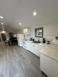 Cozy 4-Bedroom Cottage #2 in Innisfil
