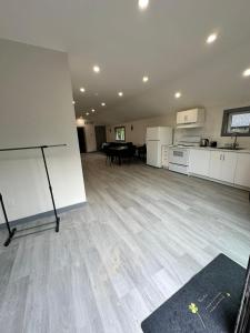 Cozy 4-Bedroom Cottage #2 in Innisfil