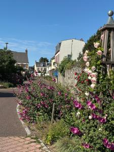 T2 avec balcon à 5 mn à pied de la mer