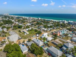 Charming 32 Beach House w POOL & Golf Cart INCLUDED - 1 Min Walk to Beach