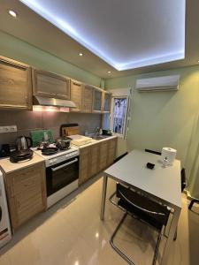 UpTown40 Ground Floor Apartment with Easy Free Street Parking