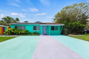 Charming Hideaway Near Beach, Nightlife & Shops