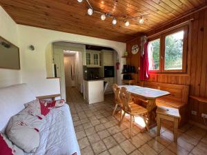 Appartement cosy pour 4 pers avec terrasse, proche commerces et télécabine à Morillon - FR-1-642-43 - 3hvězdičkové hotely ve městě Morillon