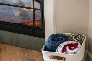 Smoky View Haven- Indoor Pool, Playground, Walking Trail, Hot Tub