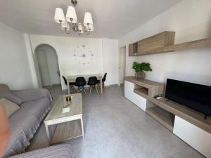 Cadizz Escolano - Ideal familias PetfrindlyWiFi, AC