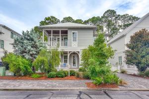 Family-Friendly Santa Rosa Home Walk to Beach!