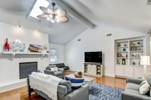 Family Island Escape with Fire Pit Near Tybee