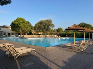 Mini Villa T4 duplex dans résidence hôtelière Fiori di Cala Rossa superbement arborée rénovée en 2023 - chez Anne avec piscine chauffée