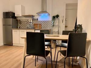 Appartements Le Quatre superbe T2 Internet WiFi Coeur historique Parking 45 m2 : photos des chambres