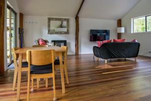 Snows Creek Retreat - The Creek House