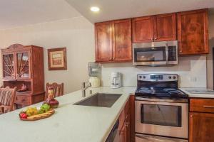 Sandy Bottoms Ground Floor Vibrant Condo