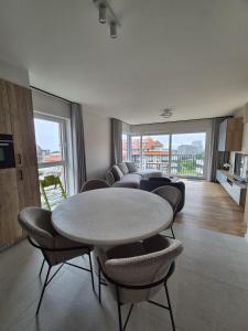 Stijlvol nieuwbouwappartement op wandelafstand zee - INCLUSIEF PARKEERPLAATS