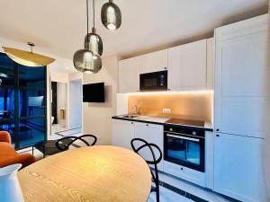 Luxury Suite - Intimate Garden, BBQ & Private Parking