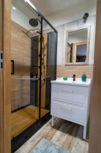 Domek nr 48 w Kaszubskiej Wenecji Na Gwizdówce w Załakowie przy lesie, jeziorze