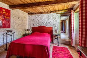 Maisons de vacances Maison de charme avec terrain et piscine privee : photos des chambres