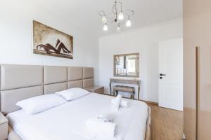 Currila Seafront by PS