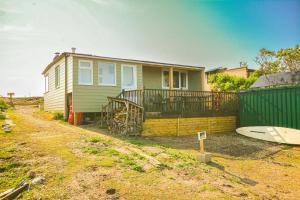 beautiful eco-beach house next to bird reserve