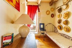 Maisons de vacances Maison de charme avec terrain et piscine privee : photos des chambres