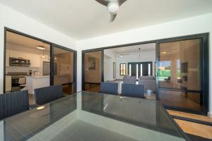 Location , Vibe , Style