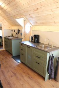 Prachtige 4p wellness Kota in bos met Sauna en Hottub