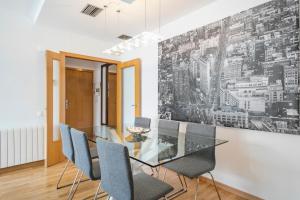 Modern Penthouse with Large Terrace in Poblenou Perfect for Holidays or Work Close to the Beach and Public Transport