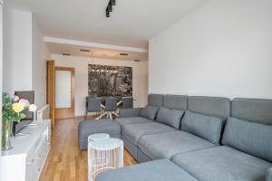 Modern Penthouse with Large Terrace in Poblenou Perfect for Holidays or Work Close to the Beach and Public Transport