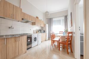 Apartament z parkingiem Aleja Niepodległości Sopot by Alqueen Apartments