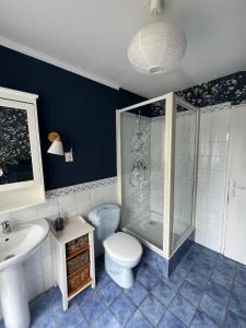 Chalets Tiny house au fond du jardin : photos des chambres