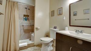 Dock&Volleyball! Near Downtown - Blue & Turquoise!