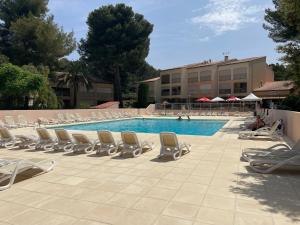 JOLI LOGEMENT DE VACANCES CLIMATISE AVEC PISCINE ET PLAGE à 6 MN A PIED