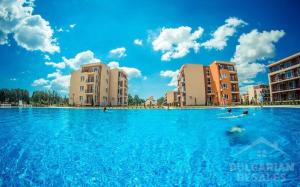 Pool View, 2 Bedroom Apartment