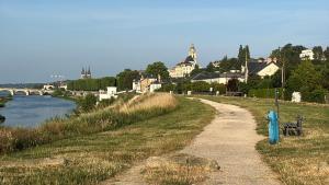 Maison LEscale, proche des bords de Loire, 6 chambres avec sdb privée, jardin & terrasse