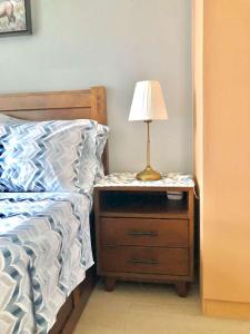 Cosy 1BR Uptown BGC with Balcony and Swimming Pool