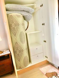 Cosy 1BR Uptown BGC with Balcony and Swimming Pool