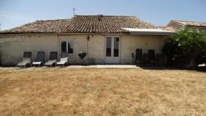 Maisons de vacances La Petite Grange gite climatise plain-pied 3 chambres 5 personnes parking WIFI piscine chauffee animaux acceptes Gite en pleine nature : photos des chambres