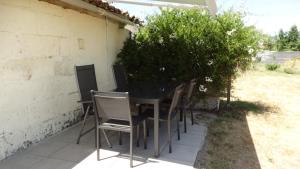 Maisons de vacances La Petite Grange gite climatise plain-pied 3 chambres 5 personnes parking WIFI piscine chauffee animaux acceptes Gite en pleine nature : photos des chambres