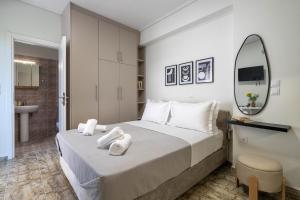 Kalamata Downtown Cuties