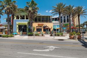 Walk To The Beach! 3 Story Home! 2 Balconies With Gulf Views!