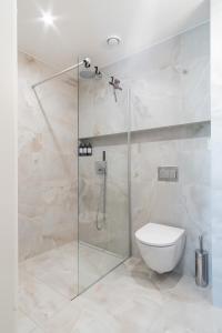 Modern studio close to the beach - terrace, free parking, restaurants close