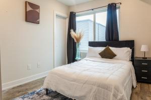 2-Bed&2-BathWDCentralKitchenWifiDesk