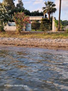 Top floor on villa, 3 from center, by the sea! Host is Efi Kwsta