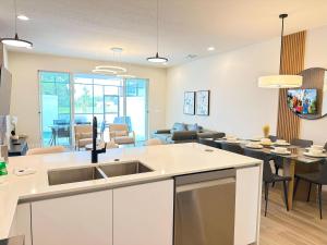 TR17406SB - New 3BR Villa w Pool | 17min Disney