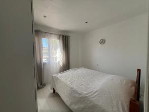 Appartements Sunny 1 Bedroom with Balcony : photos des chambres